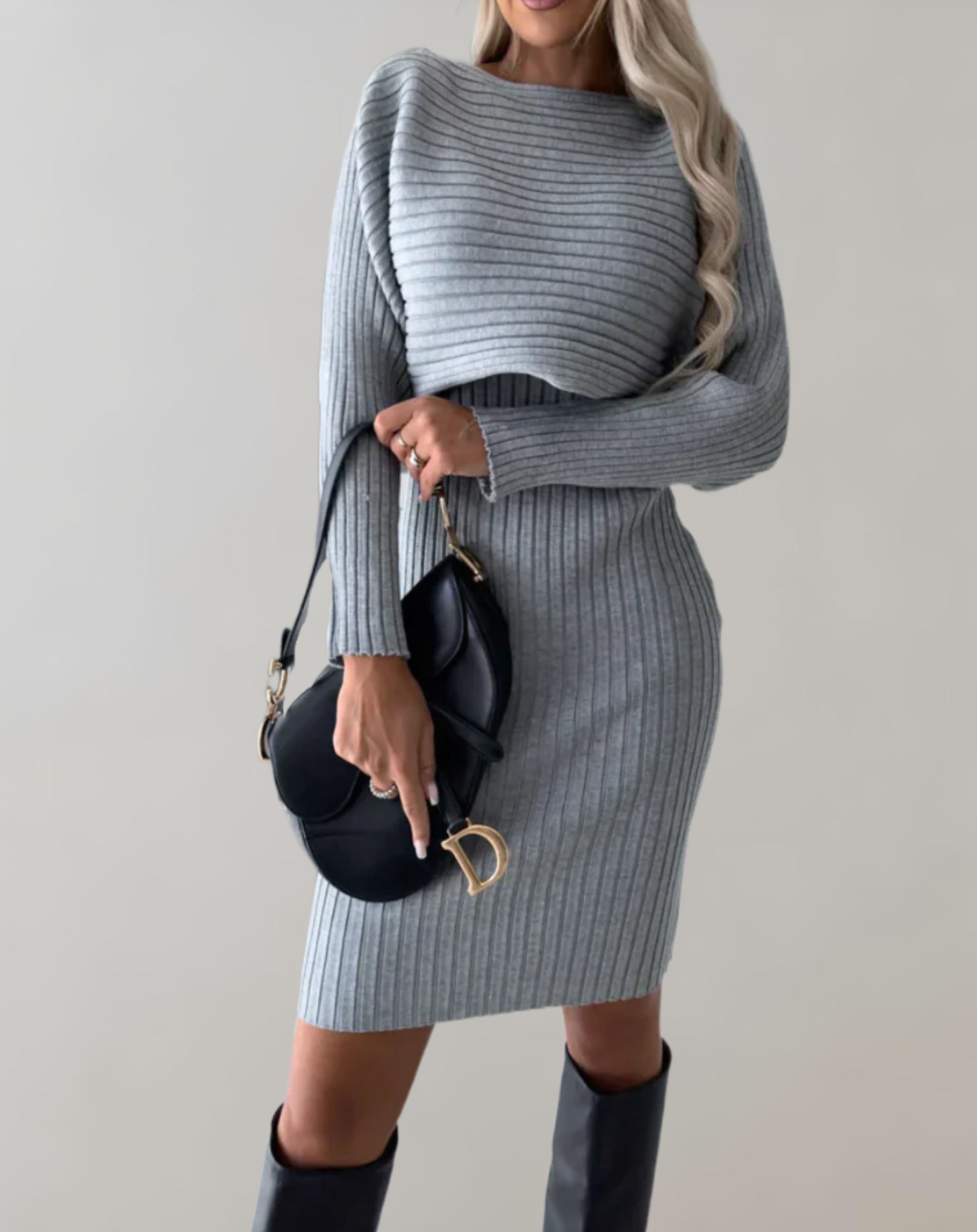 2-delige set van een gebreide cropped sweater en een bodycon jurk zonder mouwen